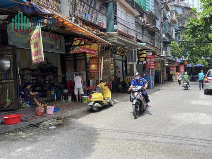 Kinh doanh đỉnh tập thể tầng 1 Nguyễn Chí Thanh, ô tô 70m mặt tiền 4m.