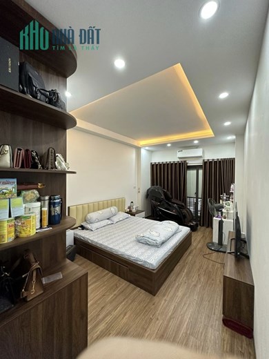 Bán nhà lô góc 3 mặt - Ô Tô gần - phố Lê Quang Đạo giá 3.3 tỷ.
