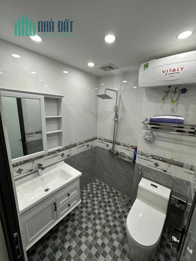 Bán nhà lô góc 3 mặt - Ô Tô gần - phố Lê Quang Đạo giá 3.3 tỷ.