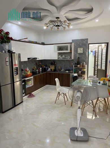 Bán nhà đường Đông Khê, diện tích 65m 3 tầng độc lập GIÁ 3.7 tỉ ngõ nông