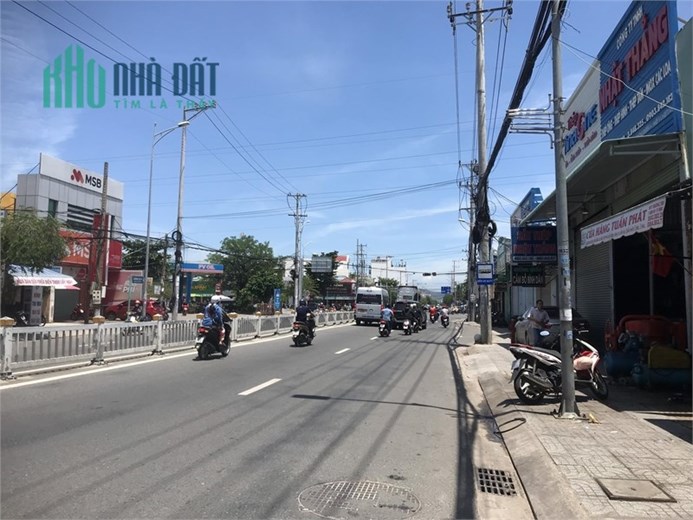 Cho thuê mặt bằng 175m2 cạnh KCN Đông Xuyên đường 30/4, tpvt