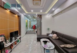 Bán nhà phố 193 Văn Cao, 60m 4 tầng độc lập sân cổng GIÁ 3.2 tỉ dân đang ở