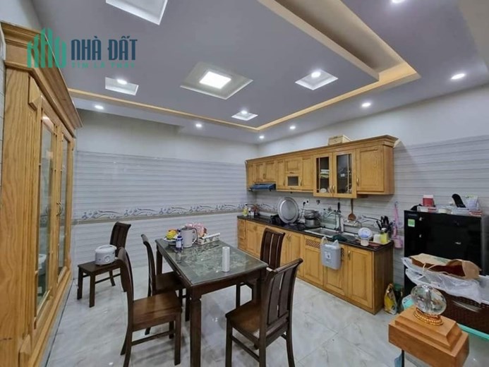 Bán nhà phố 193 Văn Cao, 60m 4 tầng độc lập sân cổng GIÁ 3.2 tỉ dân đang ở