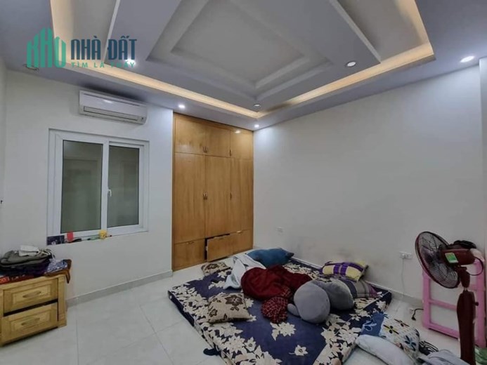 Bán nhà phố 193 Văn Cao, 60m 4 tầng độc lập sân cổng GIÁ 3.2 tỉ dân đang ở