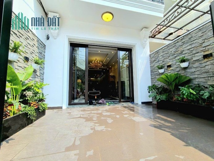 Bán nhà phân lô Tô Vũ - Văn Cao, 90m 4 tầng độc lập sân cổng cực đẹp GIÁ 7.8 tỉ view vườn hoa