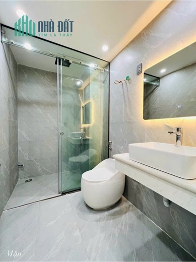 Bán nhà phân lô Tô Vũ - Văn Cao, 90m 4 tầng độc lập sân cổng cực đẹp GIÁ 7.8 tỉ view vườn hoa
