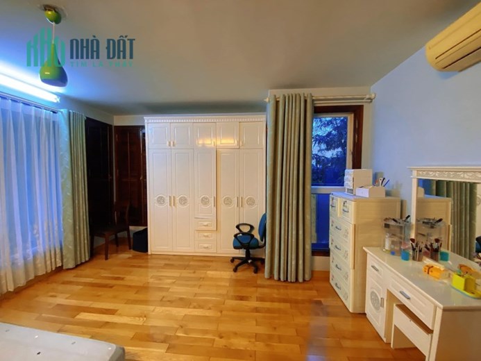⚜️ Bán nhà Mặt Phố Trần Quốc Hoàn, Cầu Giấy, 44m2 5T MT 4m, Chỉ 24.5 Tỷ ⚜️