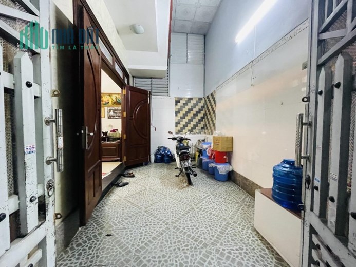 Bán Nhà Chính Chủ Đường Kênh Tân Hóa, Hòa Thạnh, Q. Tân Phú, 7.6x12x 3 Tầng, 11 PCT, Cạnh Mặt Tiền,