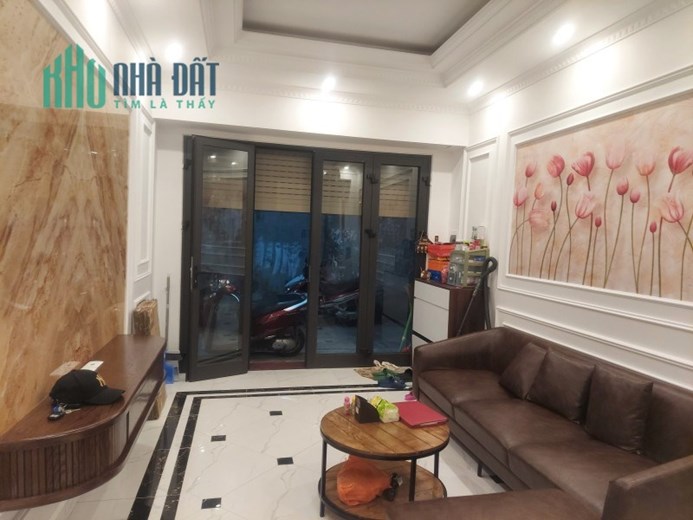 Bán nhà Nguyễn Văn Linh ,Long Biên 5 tầng ,ngõ oto ,nhà đẹp full nội thất giá nhỉnh 3 tỷ