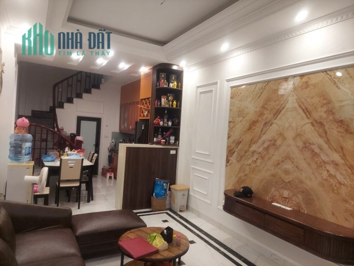 Bán nhà Nguyễn Văn Linh ,Long Biên 5 tầng ,ngõ oto ,nhà đẹp full nội thất giá nhỉnh 3 tỷ