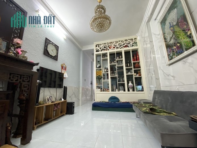 Bán nhà Phú Viên, Dt 55m, nhà 3 tầng, giá hơn 3 tỷ.
