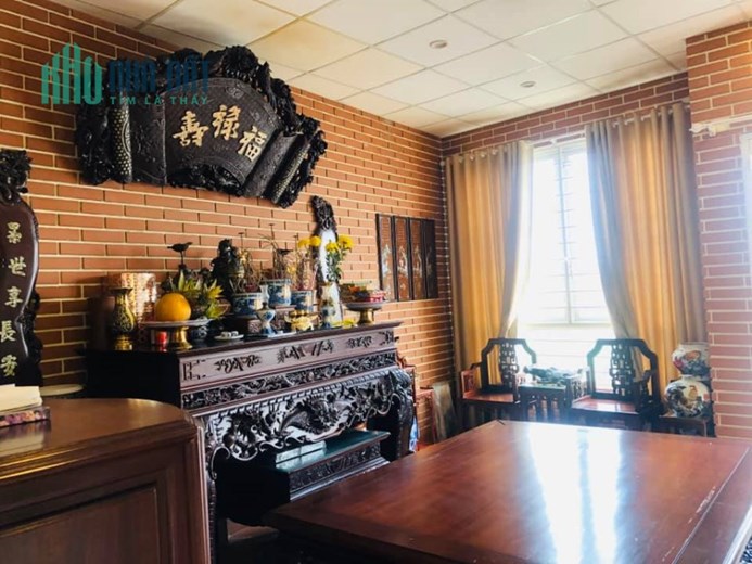 Bán căn nhà 169m2 phố Nghi Tàm, Tây Hồ Gara 2 Ô tô tránh Dòng tiền 10% Thang máy Nhập 16.8 Tỷ