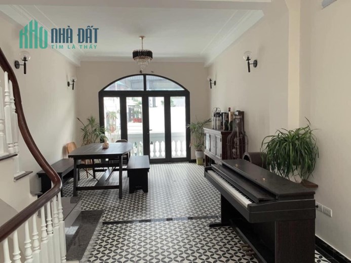 NHÀ MỚI BỒ ĐỀ - NỘI THẤT VIP - Ô TÔ ĐỖ CỬA - THOÁNG TRƯỚC SAU