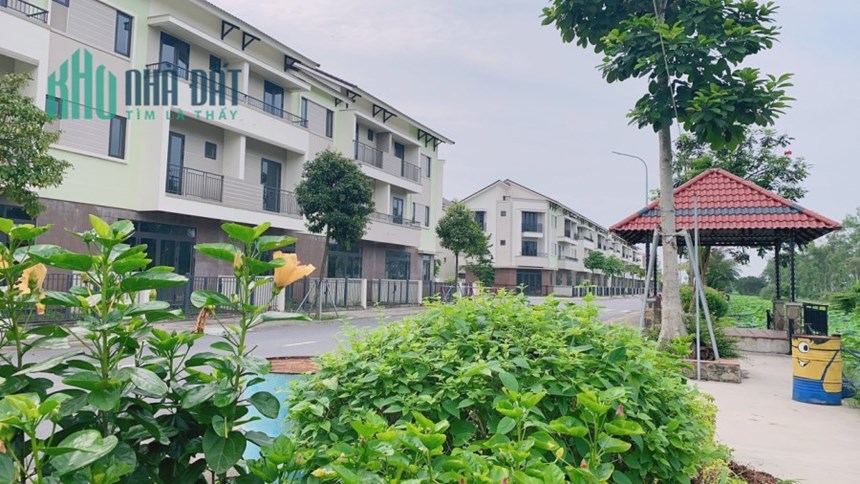 Cần bán căn shophouse 90m2 chỉ 1 bước chân ra sông sen giá ngộp
