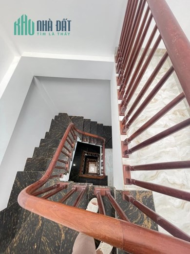 Nhỉnh 2.5 tỷ có ngay nhà Lô góc Trung tâm ĐỐng Đa 38m 5 tầng ngõ thông 10m ô tô