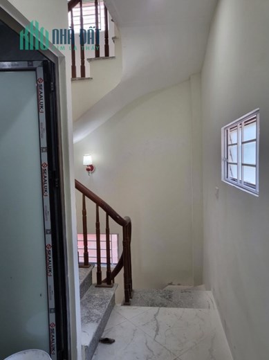 Bán nhà Chùa Láng 35m2 4 tầng, ngõ nông thoáng, gần phố, gần oto, nhỉnh 4 tỷ.