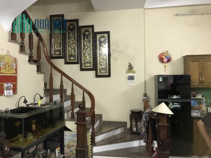 Bán nhà Hoàng Cầu chỉ hơn 4 tỷ, DT 33m2 4 tầng, nở hậu ngõ thông rộng, 2 mặt ngõ, dân trí cao, 3