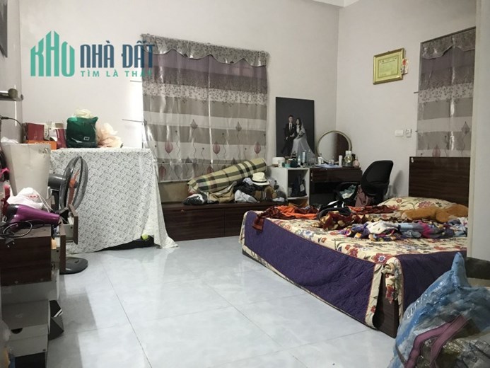 Bán nhà Hoàng Cầu chỉ hơn 4 tỷ, DT 33m2 4 tầng, nở hậu ngõ thông rộng, 2 mặt ngõ, dân trí cao, 3