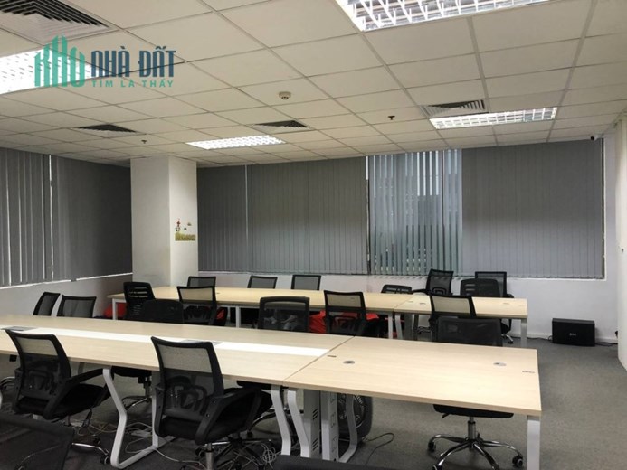 Gấp! Cho thuê văn phòng 178m2 full nội thất đẹp tòa Hoàng Linh, Duy Tân, Cầu Giấy