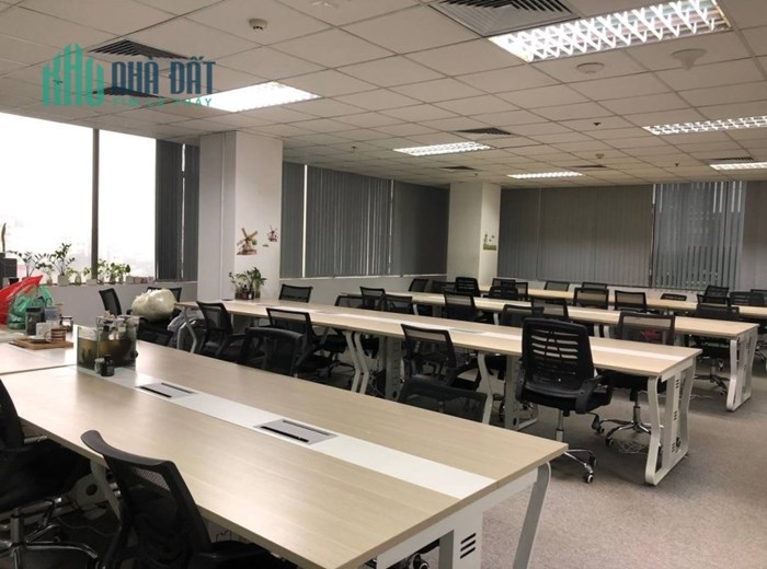 Gấp! Cho thuê văn phòng 178m2 full nội thất đẹp tòa Hoàng Linh, Duy Tân, Cầu Giấy