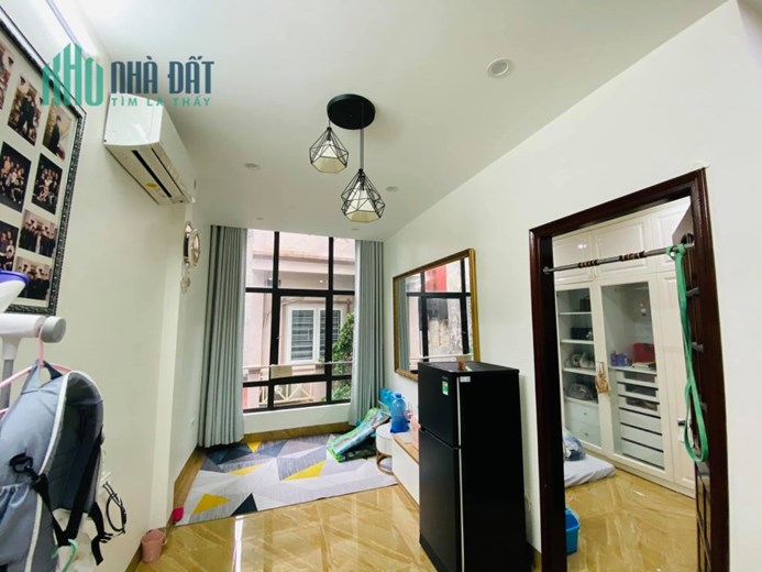 Hoàng Cầu Đống Đa gara ô tô tránh KD 64mx5T, Mt 4,5m giá 11.9 tỷ. LH 0858751186