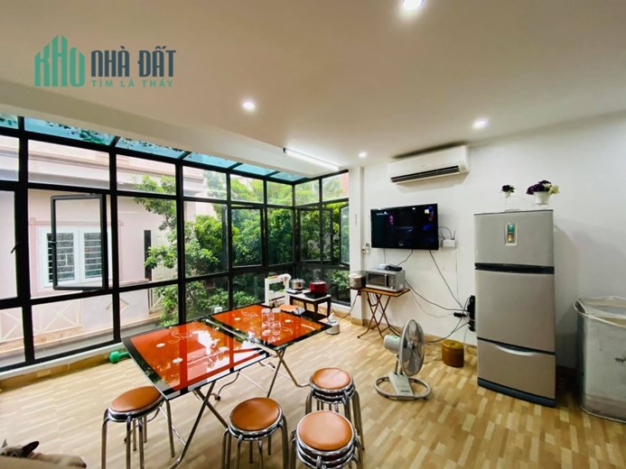 Hoàng Cầu Đống Đa gara ô tô tránh KD 64mx5T, Mt 4,5m giá 11.9 tỷ. LH 0858751186