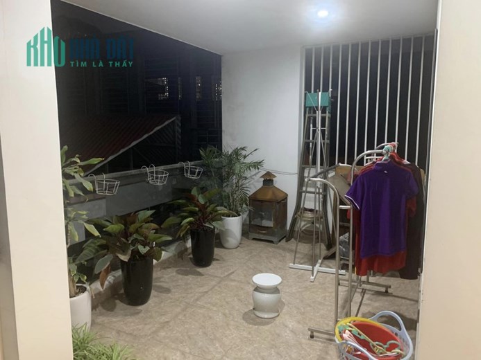 Nhà Cầu Giấy- phân lô oto 7 chỗ  vào nhà, 5 tầng mới đẹp , nội thấp sang trọng, sổ đỏ sẵn giao dịch
