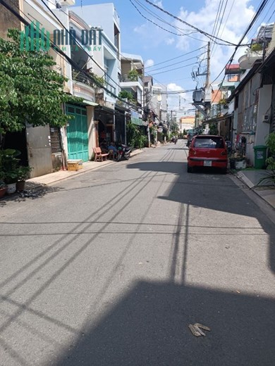 Xuất ngoại cần bán nhanh căn nhà xây tâm huyết 4x20 5 tầng Hòa Bình Tân Phú.
