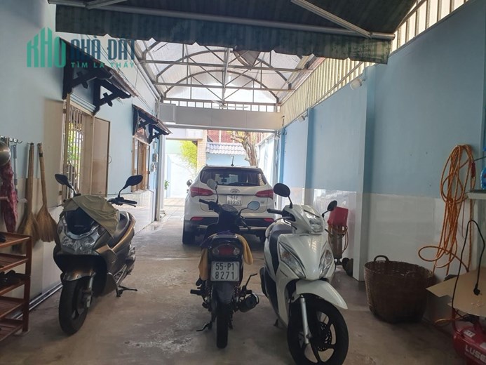 Khu Nghĩ Dưỡng 300m2- Phan Văn Hớn- Hẻm 5m Ô tô Ngủ Trong Nhà- 50m Ra Mặt Đường- 16 Tỷ giảm còn