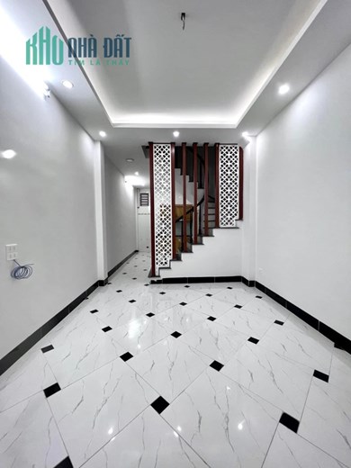 Bán nhà phố Trương Định, 38m x 4 tầng, 4 tỷ, ô tô đỗ cổng