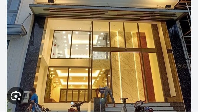 Cho thuê nhà lô góc Trần Huy Liệu, 300m2,4 tầng kinh doanh tự do, 32 triệu