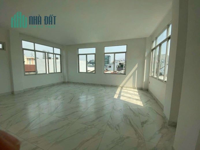 Cho thuê nhà lô góc Trần Huy Liệu, 300m2,4 tầng kinh doanh tự do, 32 triệu
