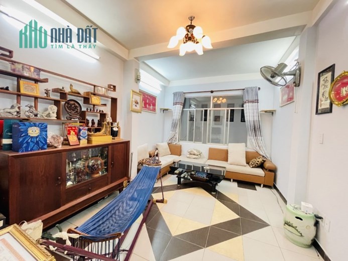 Bán nhà mặt tiền chợ Phạm Phú Thứ Quận 6 50m2 5 tầng BTCT 5PN chỉ 11 tỷ.