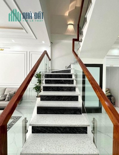 Bán nhà xây mới phố Miếu Hai Xã diện tích 55m 4 tầng sân cực rộng GIÁ 4.1 tỉ