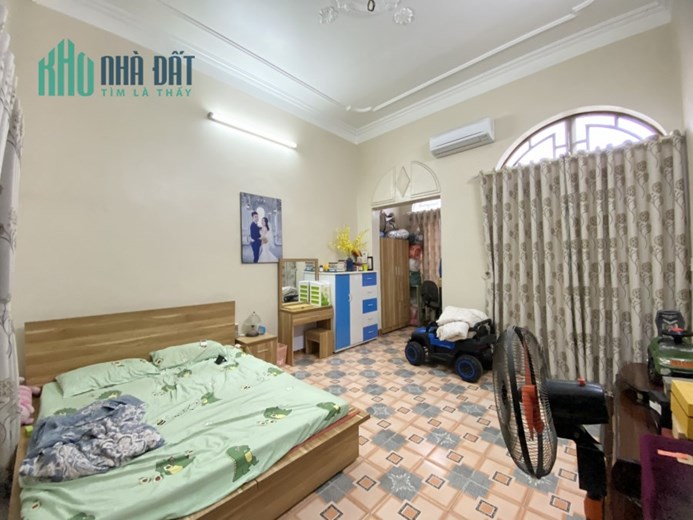Bán nhà mặt đường Đồng Thiện 3.5 tầng diện tích 42m GIÁ 4.5 tỉ kinh doanh tốt