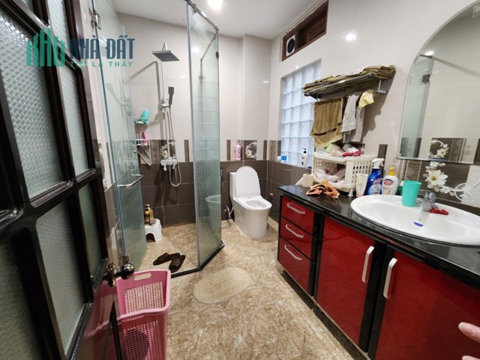 Bán nhà Bồ Đề, Dt 135m, nhà 5 tầng giá hơn 10 tỷ.