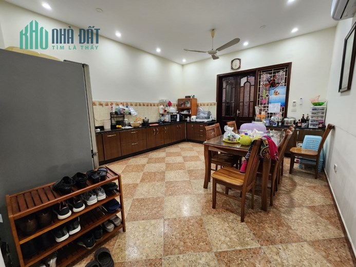 Bán nhà Bồ Đề, Dt 135m, nhà 5 tầng giá hơn 10 tỷ.