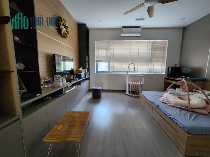 Bán nhà Bồ Đề, Dt 135m, nhà 5 tầng giá hơn 10 tỷ.