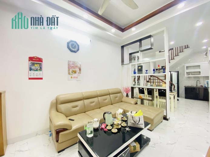 Nhà ô tô tránh đỗ, vỉa hè rộng thoáng tại Văn Quán chỉ hơn 5 tỷ