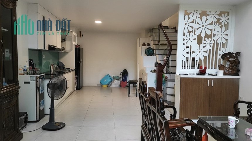 Bán ngôi nhà 44m2 phố Nghi Tàm, Tây Hồ Chủ tự xây 3 phòng ngủ Ô tô tránh 10m 3.2 Tỷ