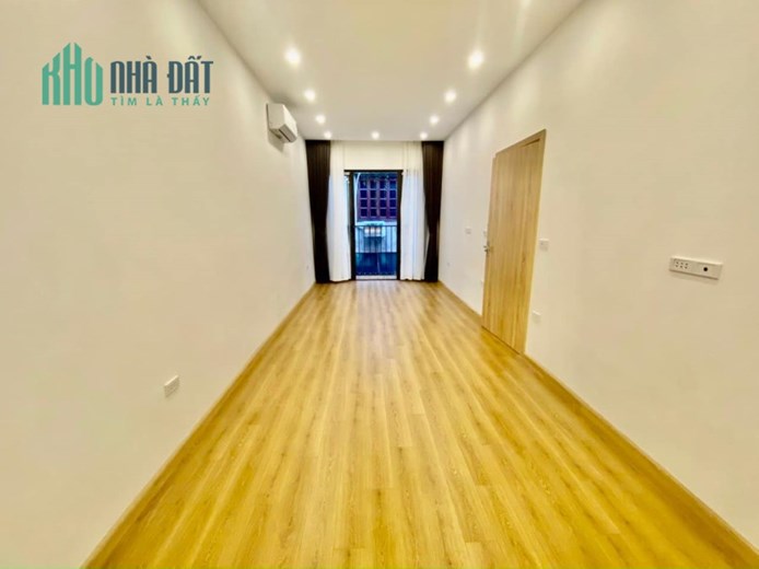 Bán ngôi nhà 42m2 phố Nghi Tàm, Tây Hồ Dân xây 3 ngủ 10m 2 Ô tô đua 3.2 Tỷ