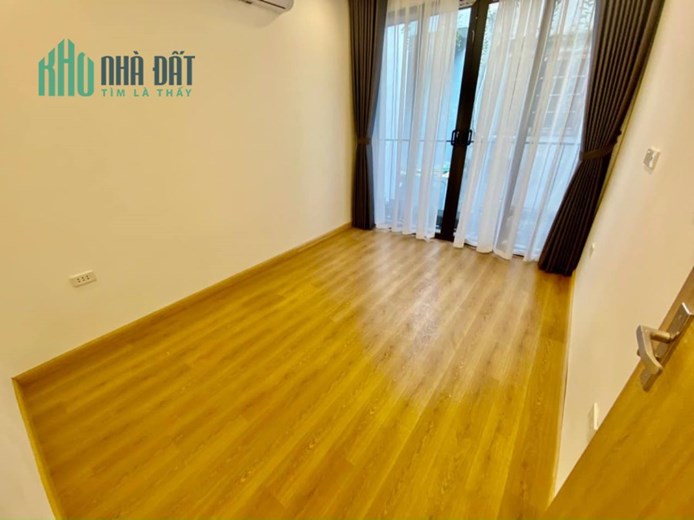 Bán căn nhà 41m2 phố Nghi Tàm, Tây Hồ Chủ tự xây 3 phòng 2 Ô tô đua 10m 3.4 Tỷ