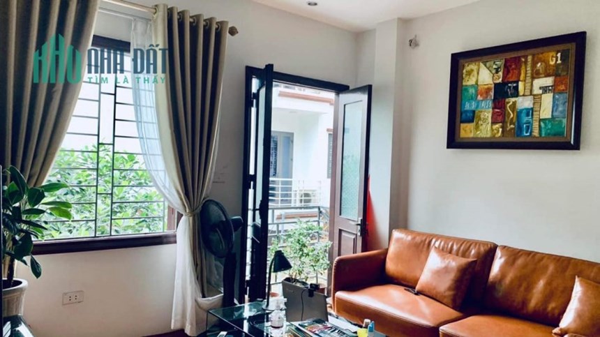 Bán căn nhà 42m2 phố Nghi Tàm, Tây Hồ Dân xây 3 phòng ngủ Ô tô tránh 10m 3.4 Tỷ