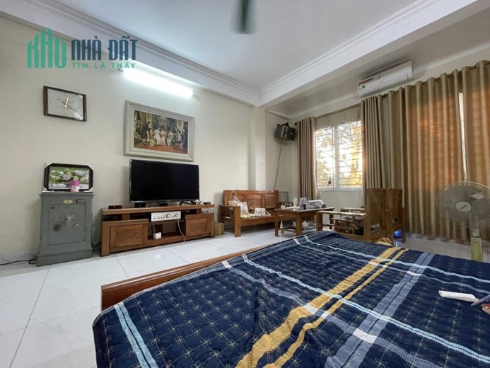 Bán ngôi nhà 42m2 phố An Dương, Tây Hồ Dân xây 3 ngủ 2 Ô tô phi 10m 3.2 Tỷ