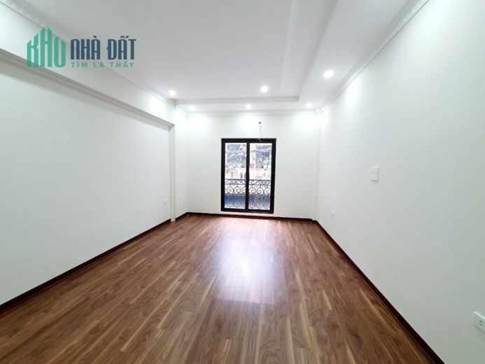 Bán ngôi nhà 44m2 phố Nghi Tàm, Tây Hồ Chủ tự xây 3 ngủ 10m Ô tô đua 3.4 Tỷ