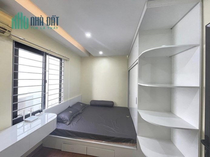 Bán ngôi nhà 42m2 phố Nghi Tàm, Tây Hồ Dân xây 3 phòng 2 Ô tô tránh 10m 3.1 Tỷ