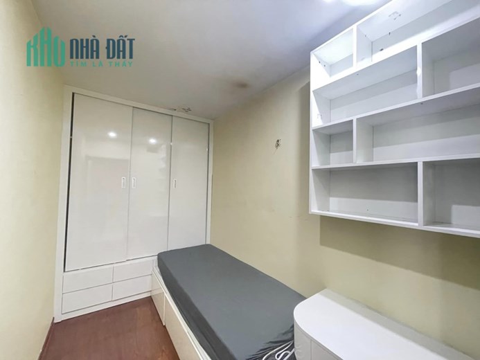 Bán nhà 41m2 phố Nghi Tàm, Tây Hồ Chủ tự xây 3 phòng ngủ 2 Ô tô tránh 10m 3.3 Tỷ