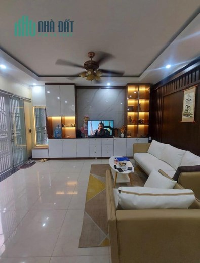 Bán nhà 41m2 phố Nghi Tàm, Tây Hồ Dân xây 3 phòng 10m 2 Ô tô phi 3.1 Tỷ