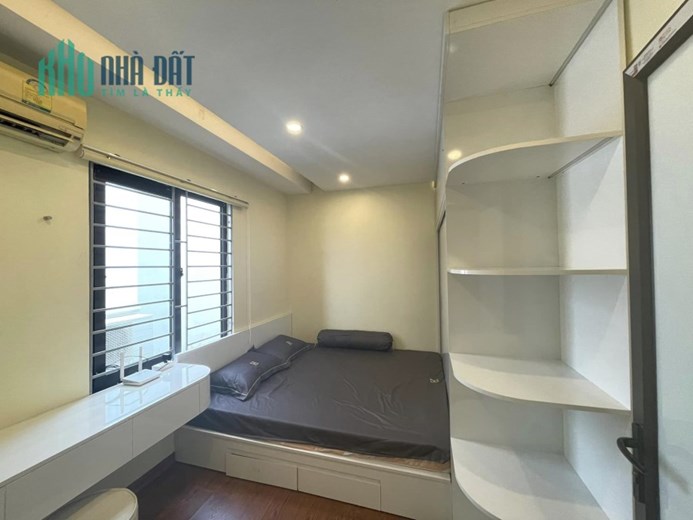 Bán ngôi nhà 42m2 phố Nghi Tàm, Tây Hồ Dân xây 3 phòng ngủ 2 Ô tô tránh 10m 3.3 Tỷ