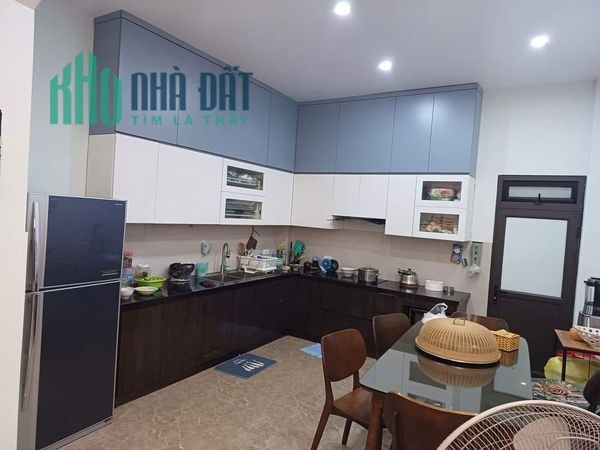CHỦ NHỜ BÁN GẤP NHÀ ĐẸP XUÂN THỦY, DÂY XÂY, GẦN ÔTÔ, 52M2 CHỈ HƠN 6TỶ